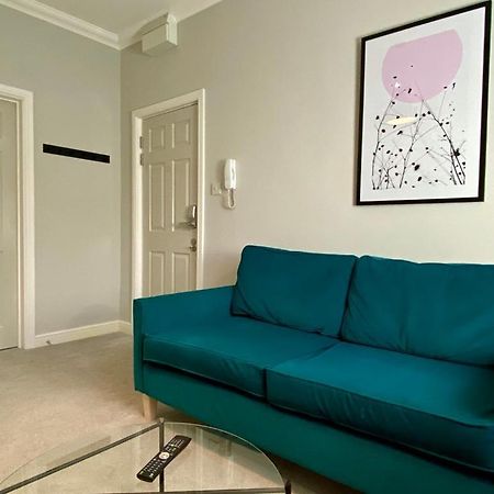 Stylish Modern Apartments Near Parks & Centre カーディフ エクステリア 写真
