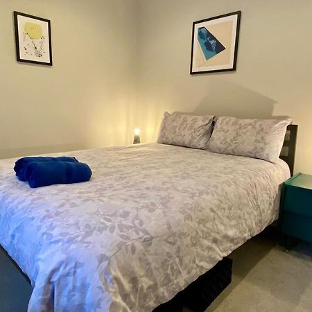 Stylish Modern Apartments Near Parks & Centre カーディフ エクステリア 写真