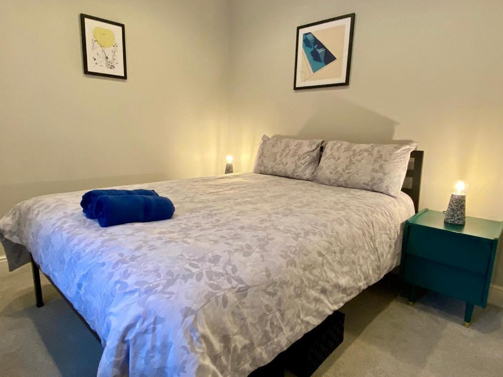 Stylish Modern Apartments Near Parks & Centre カーディフ エクステリア 写真