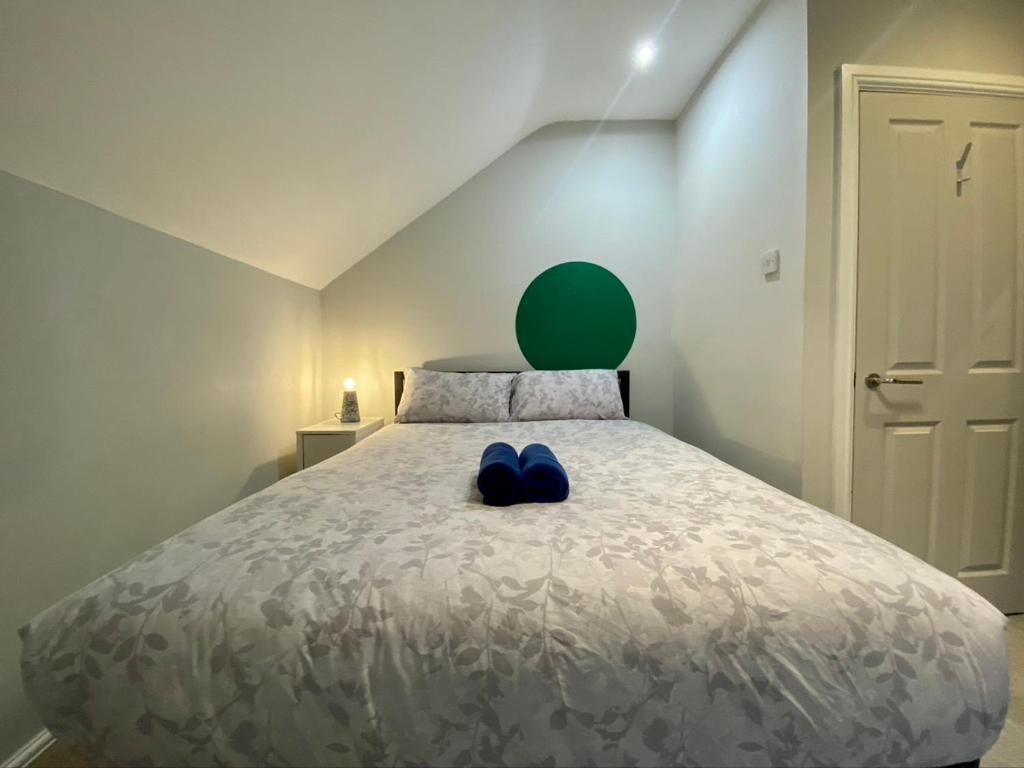 Stylish Modern Apartments Near Parks & Centre カーディフ エクステリア 写真