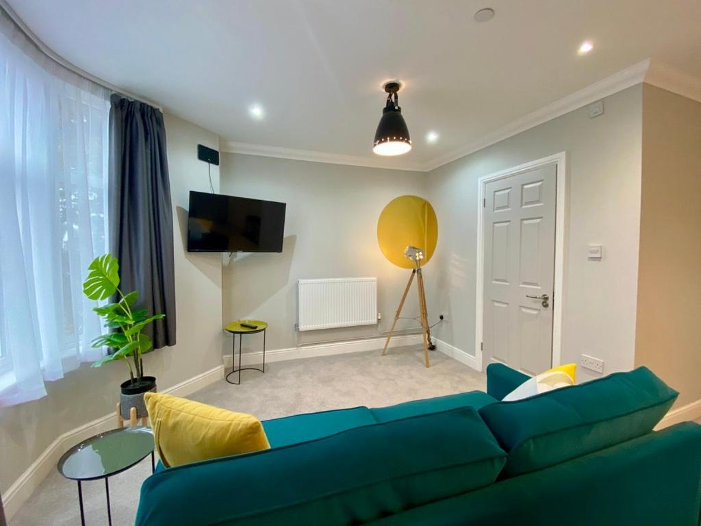 Stylish Modern Apartments Near Parks & Centre カーディフ エクステリア 写真