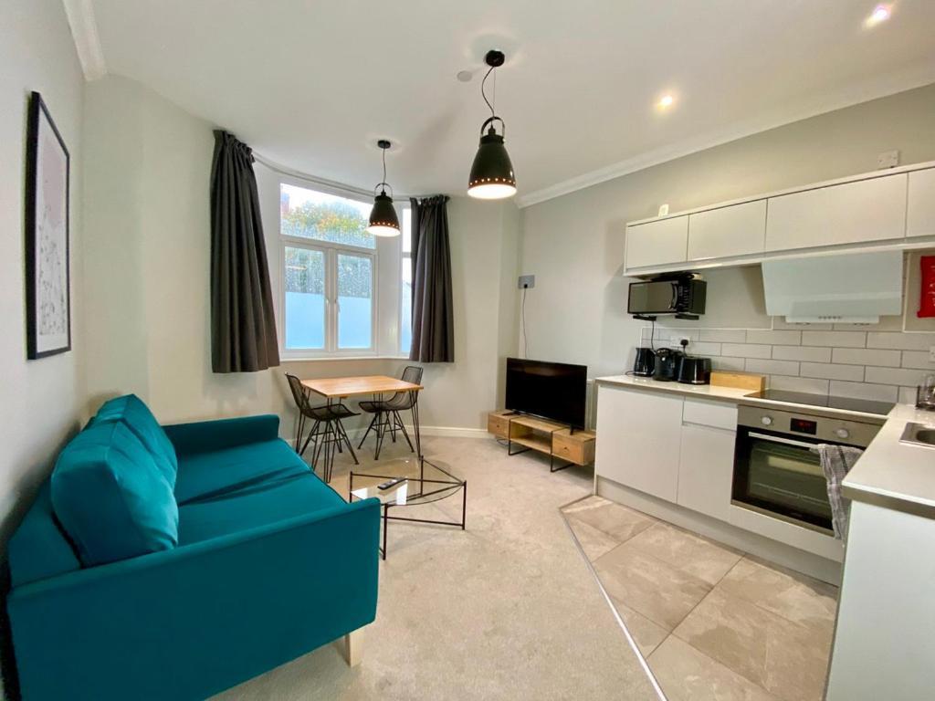 Stylish Modern Apartments Near Parks & Centre カーディフ エクステリア 写真
