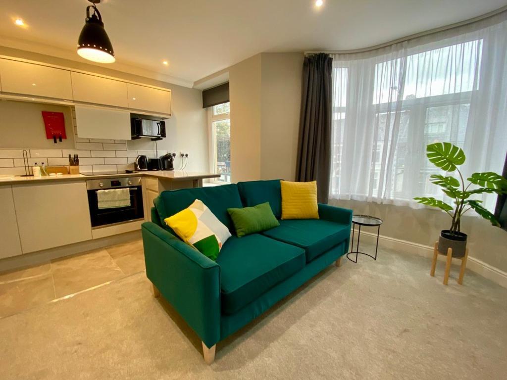 Stylish Modern Apartments Near Parks & Centre カーディフ エクステリア 写真