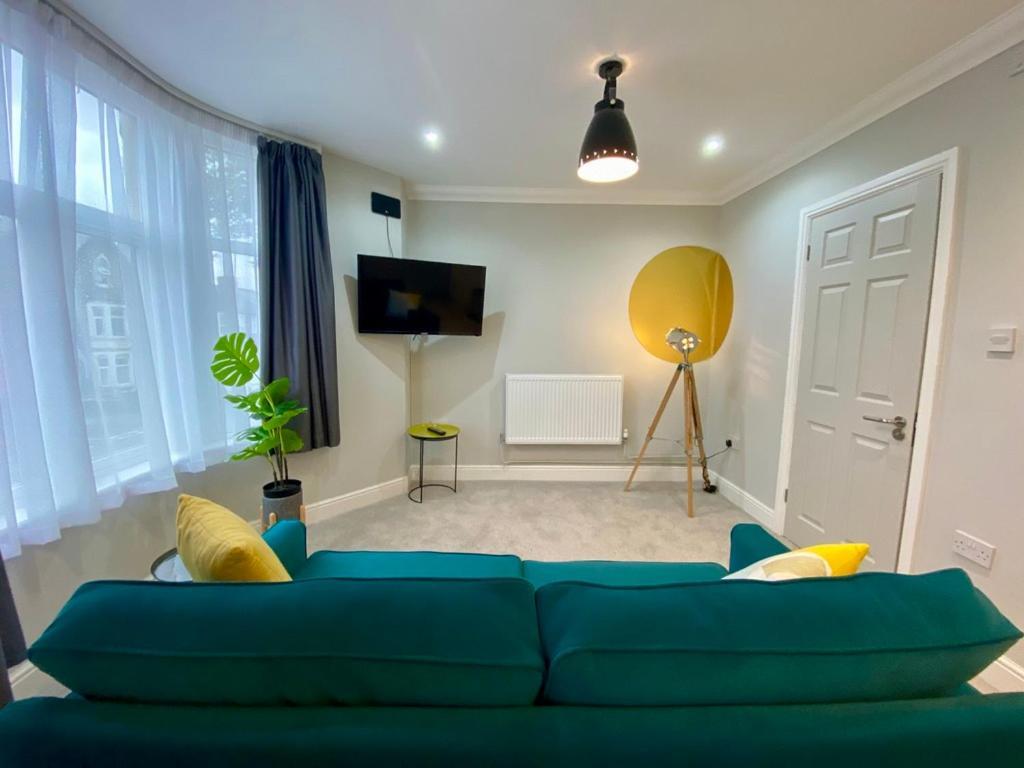 Stylish Modern Apartments Near Parks & Centre カーディフ エクステリア 写真