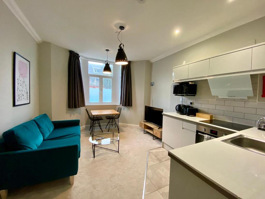 Stylish Modern Apartments Near Parks & Centre カーディフ エクステリア 写真